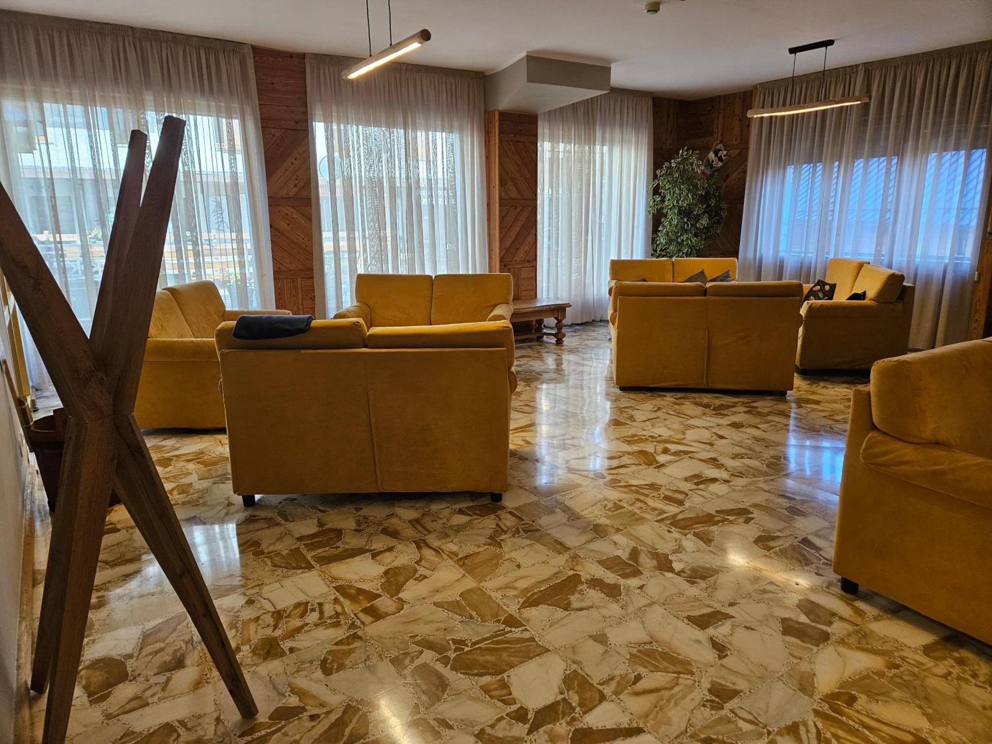 Hotel Holiday Debili เซาเซดุลซ์ ภายนอก รูปภาพ